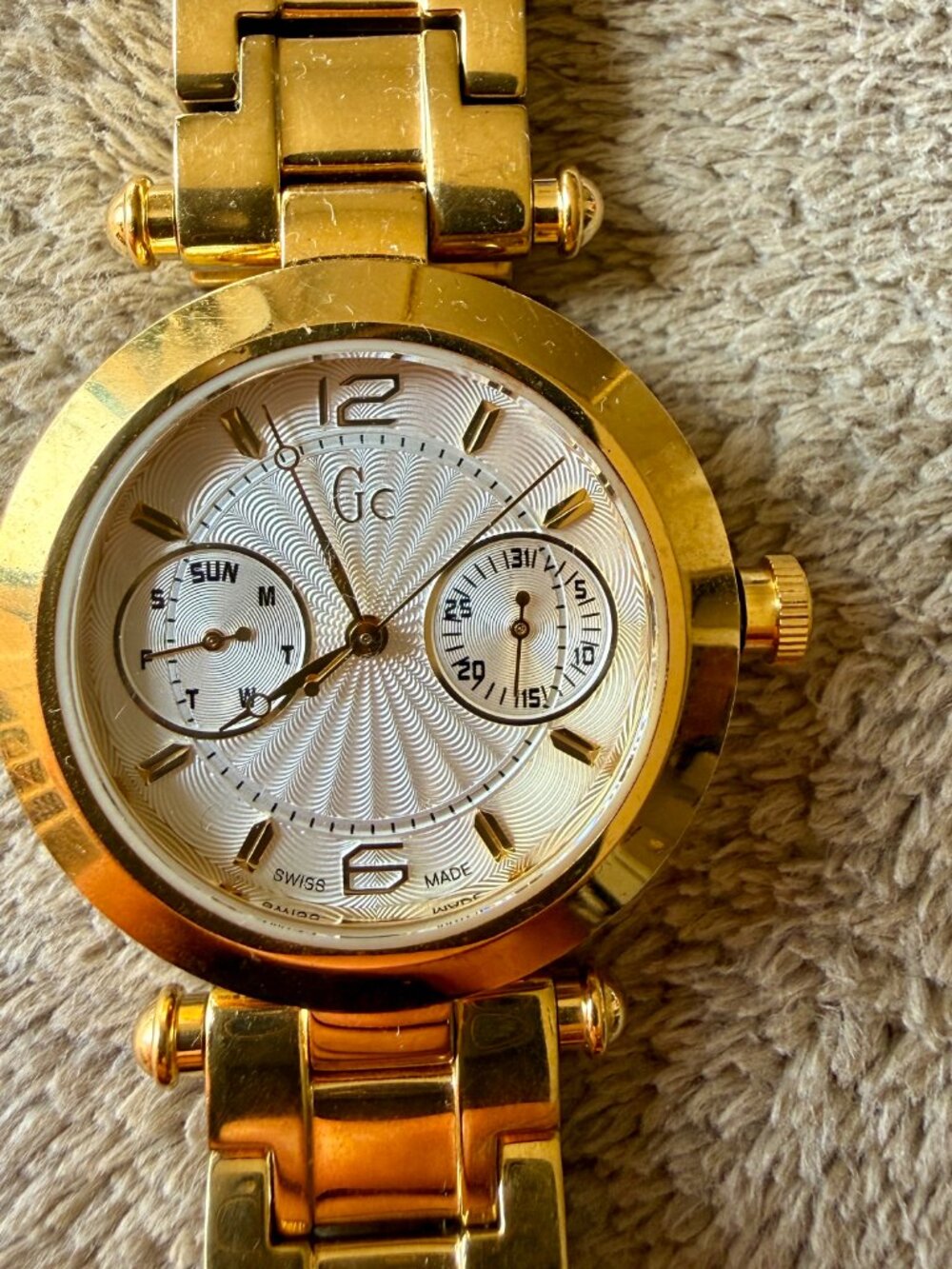 New Authentic Guess collection I25011L1 Gold Stainless-Steel Swiss Quartz Watch